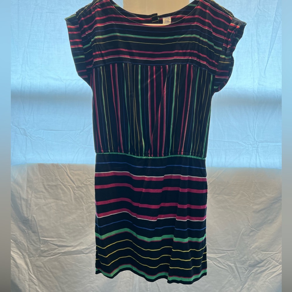 Fun capped sleeve, rayon Gap kids dress (size 12) with pockets!